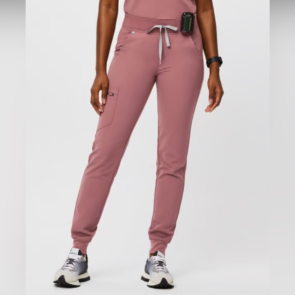 NWT Figs Zamora Joggers in Mauve